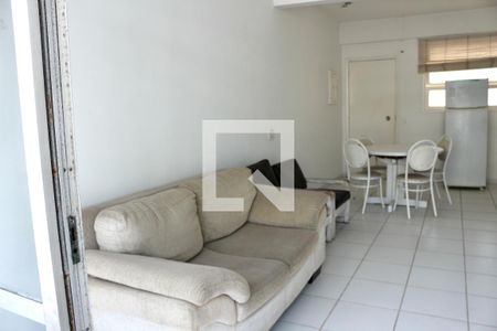 Sala de apartamento para alugar com 3 quartos, 80m² em Barra Funda, Guarujá