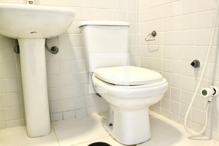 Apartamento para alugar com 80m², 3 quartos e sem vaga Apartamento para alugar com 80m², 3 quartos e sem vagaBanheiro Social 1