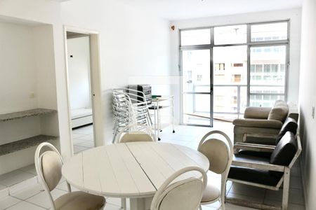 Sala de apartamento para alugar com 3 quartos, 80m² em Barra Funda, Guarujá