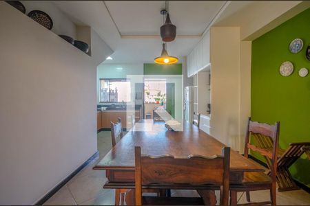 Casa à venda com 4 quartos, 190m² em São João Batista, Belo Horizonte