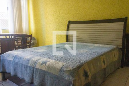 Detalhe da sala/quarto de kitnet/studio para alugar com 1 quarto, 29m² em Canto do Forte, Praia Grande