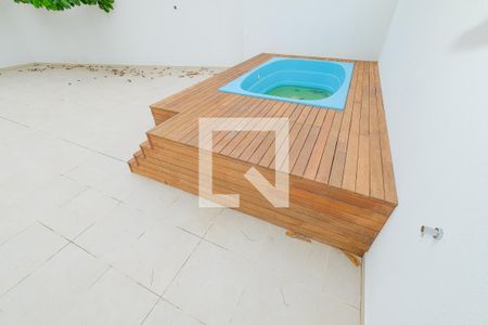 Apartamento à venda com 253m², 3 quartos e 2 vagas Apartamento à venda com 253m², 3 quartos e 2 vagasPiscina