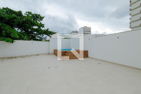 Apartamento à venda com 253m², 3 quartos e 2 vagas Apartamento à venda com 253m², 3 quartos e 2 vagasPiscina