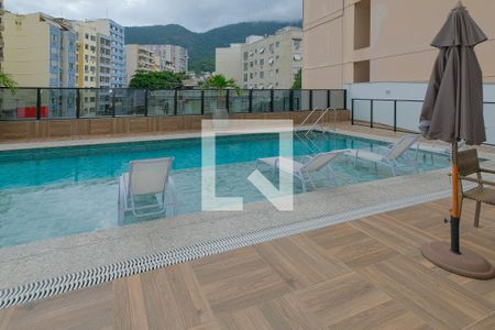 Apartamento à venda com 253m², 3 quartos e 2 vagas Apartamento à venda com 253m², 3 quartos e 2 vagasÁrea comum - Piscina