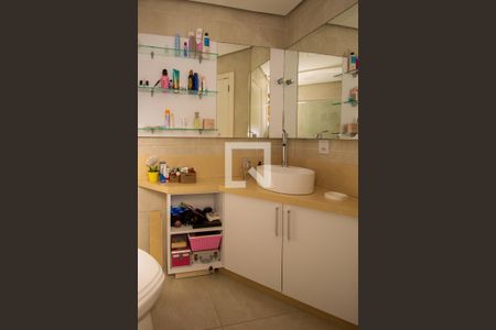 Casa de condomínio à venda com 250m², 3 quartos e 2 vagasBanheiro da Suíte 1