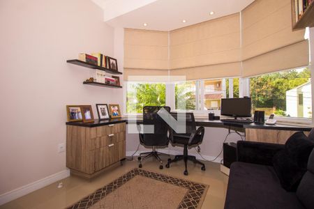 Casa de condomínio à venda com 250m², 3 quartos e 2 vagasEscritório