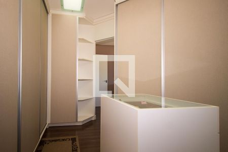 Casa de condomínio à venda com 250m², 3 quartos e 2 vagasCloset da suíte 2