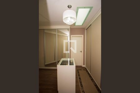 Casa de condomínio à venda com 250m², 3 quartos e 2 vagasCloset da suíte 2