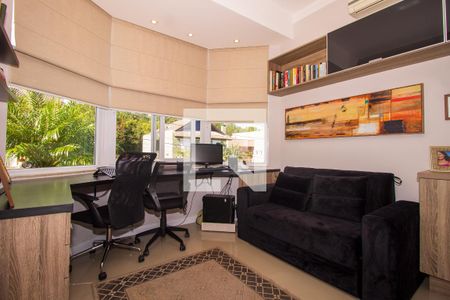 Casa de condomínio à venda com 250m², 3 quartos e 2 vagasEscritório