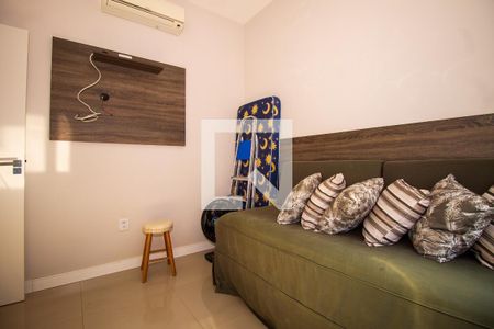 Casa de condomínio à venda com 250m², 3 quartos e 2 vagasQuarto de Serviço