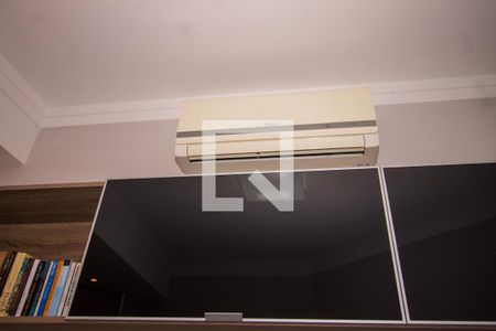 Casa de condomínio à venda com 250m², 3 quartos e 2 vagasEscritório