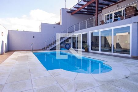 Casa de condomínio à venda com 250m², 3 quartos e 2 vagasPiscina