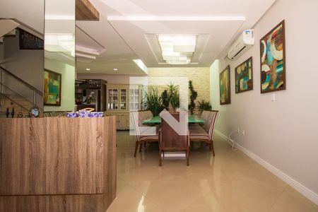 Sala de casa de condomínio à venda com 3 quartos, 250m² em Hípica, Porto Alegre