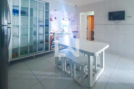 Apartamento para alugar com 200m², 4 quartos e 2 vagas Apartamento para alugar com 200m², 4 quartos e 2 vagasCozinha