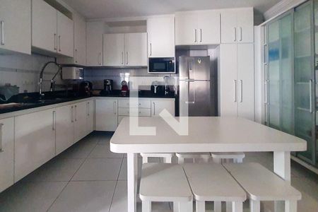 Apartamento para alugar com 200m², 4 quartos e 2 vagas Apartamento para alugar com 200m², 4 quartos e 2 vagasCozinha