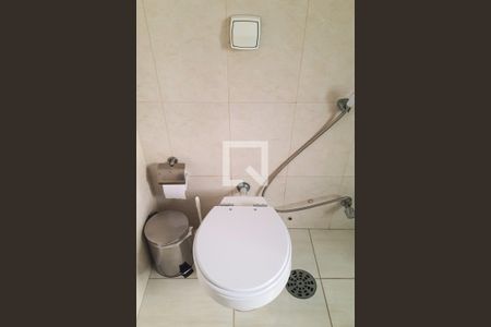 Apartamento para alugar com 200m², 4 quartos e 2 vagas Apartamento para alugar com 200m², 4 quartos e 2 vagasBanheiro 2