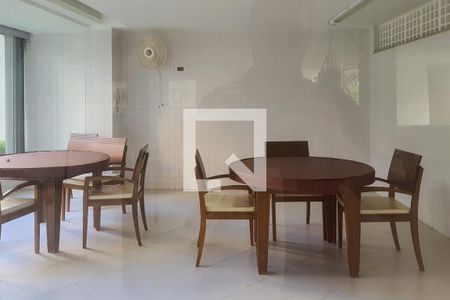 Apartamento para alugar com 200m², 4 quartos e 2 vagas Apartamento para alugar com 200m², 4 quartos e 2 vagasÀrea Comum - Salão de Jogos