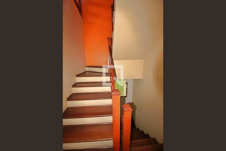 Casa para alugar com 180m², 4 quartos e 2 vagasEscada