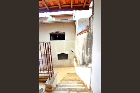 Casa para alugar com 180m², 4 quartos e 2 vagasEscada