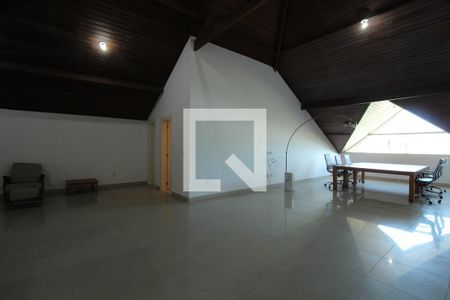 Casa de condomínio à venda com 997m², 6 quartos e 4 vagasSotão