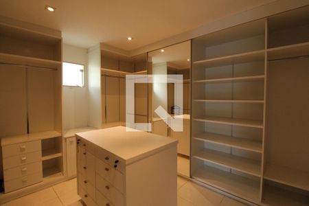 Casa de condomínio à venda com 997m², 6 quartos e 4 vagasCloset - Suíte 1