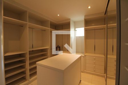 Casa de condomínio à venda com 997m², 6 quartos e 4 vagasCloset - Suíte 1