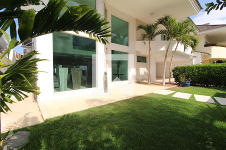 Casa de condomínio à venda com 997m², 6 quartos e 4 vagasFachada