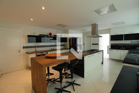 Casa de condomínio à venda com 997m², 6 quartos e 4 vagasCozinha