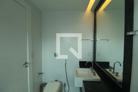 Casa de condomínio à venda com 997m², 6 quartos e 4 vagasBanheiro - Suíte 2