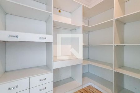 Casa à venda com 300m², 4 quartos e 6 vagasCloset da Suíte 1