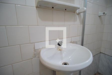 Banheiro - Torneira de apartamento para alugar com 1 quarto, 50m² em São Geraldo, Porto Alegre