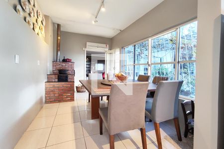 Casa à venda com 740m², 6 quartos e 4 vagas Casa à venda com 740m², 6 quartos e 4 vagasSala de Jantar