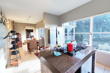 Casa à venda com 740m², 6 quartos e 4 vagas Casa à venda com 740m², 6 quartos e 4 vagasCozinha