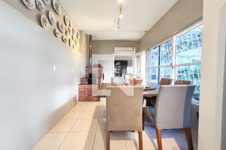 Casa à venda com 740m², 6 quartos e 4 vagas Casa à venda com 740m², 6 quartos e 4 vagasSala de Jantar