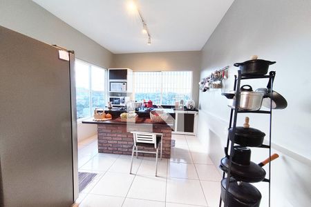 Casa à venda com 740m², 6 quartos e 4 vagas Casa à venda com 740m², 6 quartos e 4 vagasCozinha