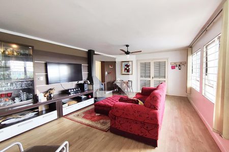 Casa à venda com 740m², 6 quartos e 4 vagas Casa à venda com 740m², 6 quartos e 4 vagasSala de Estar