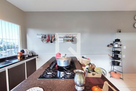 Casa à venda com 740m², 6 quartos e 4 vagas Casa à venda com 740m², 6 quartos e 4 vagasCozinha