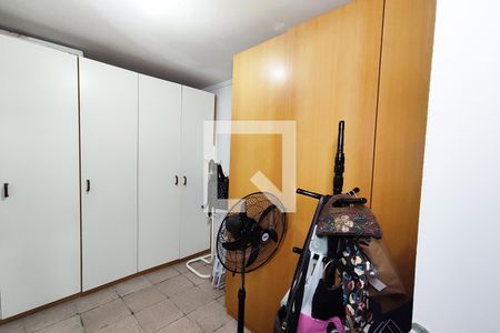 Casa à venda com 740m², 6 quartos e 4 vagas Casa à venda com 740m², 6 quartos e 4 vagasCloset