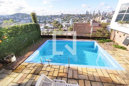 Casa à venda com 740m², 6 quartos e 4 vagas Casa à venda com 740m², 6 quartos e 4 vagasPiscina