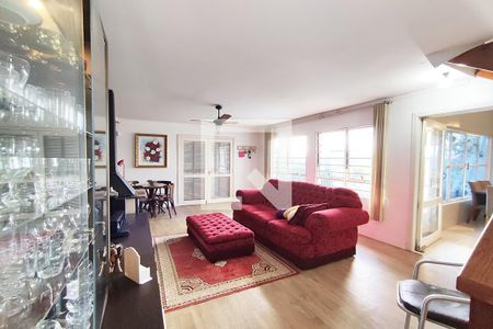 Casa à venda com 740m², 6 quartos e 4 vagas Casa à venda com 740m², 6 quartos e 4 vagasSala de Estar