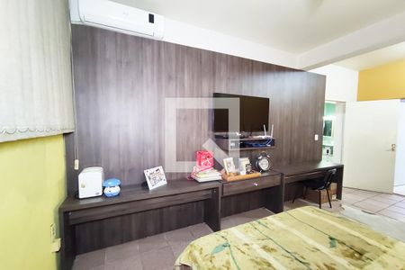 Casa à venda com 740m², 6 quartos e 4 vagas Casa à venda com 740m², 6 quartos e 4 vagasQuarto 3 Suíte 2