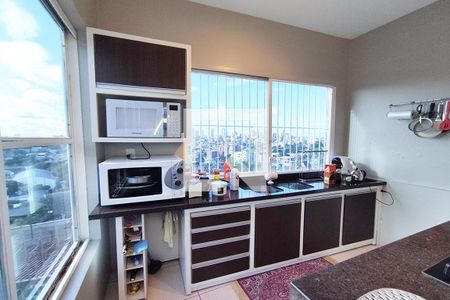 Casa à venda com 740m², 6 quartos e 4 vagas Casa à venda com 740m², 6 quartos e 4 vagasCozinha