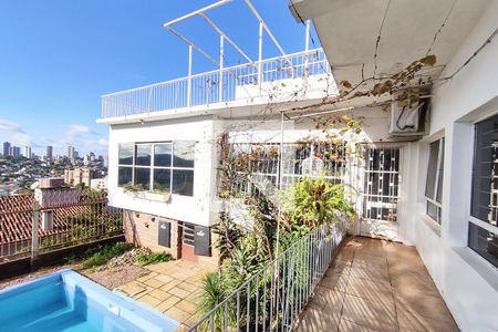 Casa à venda com 740m², 6 quartos e 4 vagas Casa à venda com 740m², 6 quartos e 4 vagasSacada