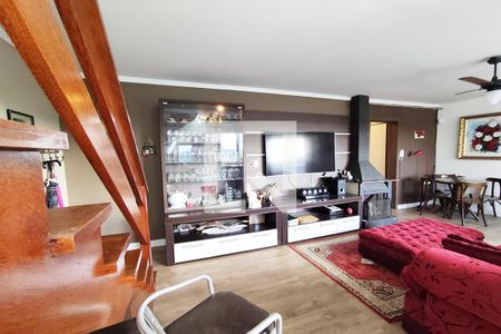 Casa à venda com 740m², 6 quartos e 4 vagas Casa à venda com 740m², 6 quartos e 4 vagasSala de Estar