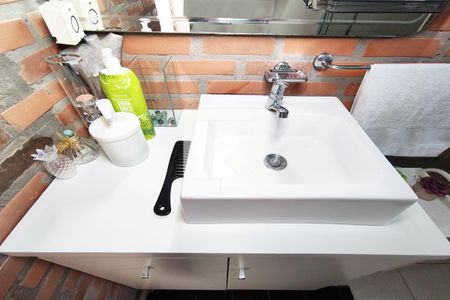 Casa à venda com 740m², 6 quartos e 4 vagas Casa à venda com 740m², 6 quartos e 4 vagasBanheiro 1