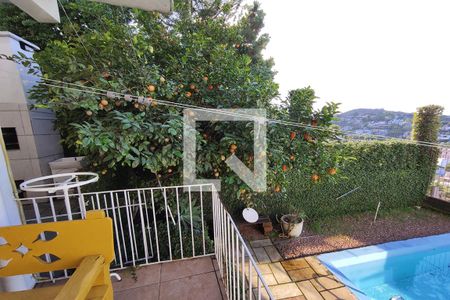 Casa à venda com 740m², 6 quartos e 4 vagas Casa à venda com 740m², 6 quartos e 4 vagasQuintal