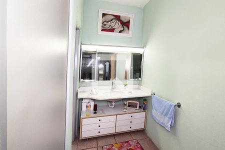 Casa à venda com 740m², 6 quartos e 4 vagas Casa à venda com 740m², 6 quartos e 4 vagasBanheiro 2