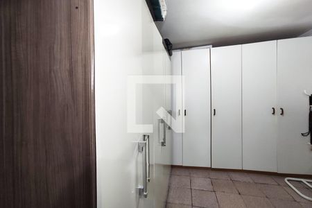 Casa à venda com 740m², 6 quartos e 4 vagas Casa à venda com 740m², 6 quartos e 4 vagasCloset
