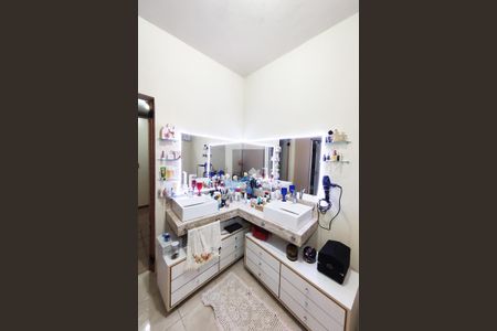 Casa à venda com 740m², 6 quartos e 4 vagas Casa à venda com 740m², 6 quartos e 4 vagasBanheiro da Suíte 2