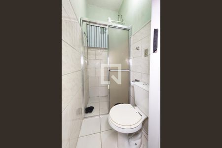 Casa à venda com 740m², 6 quartos e 4 vagas Casa à venda com 740m², 6 quartos e 4 vagasBanheiro 2